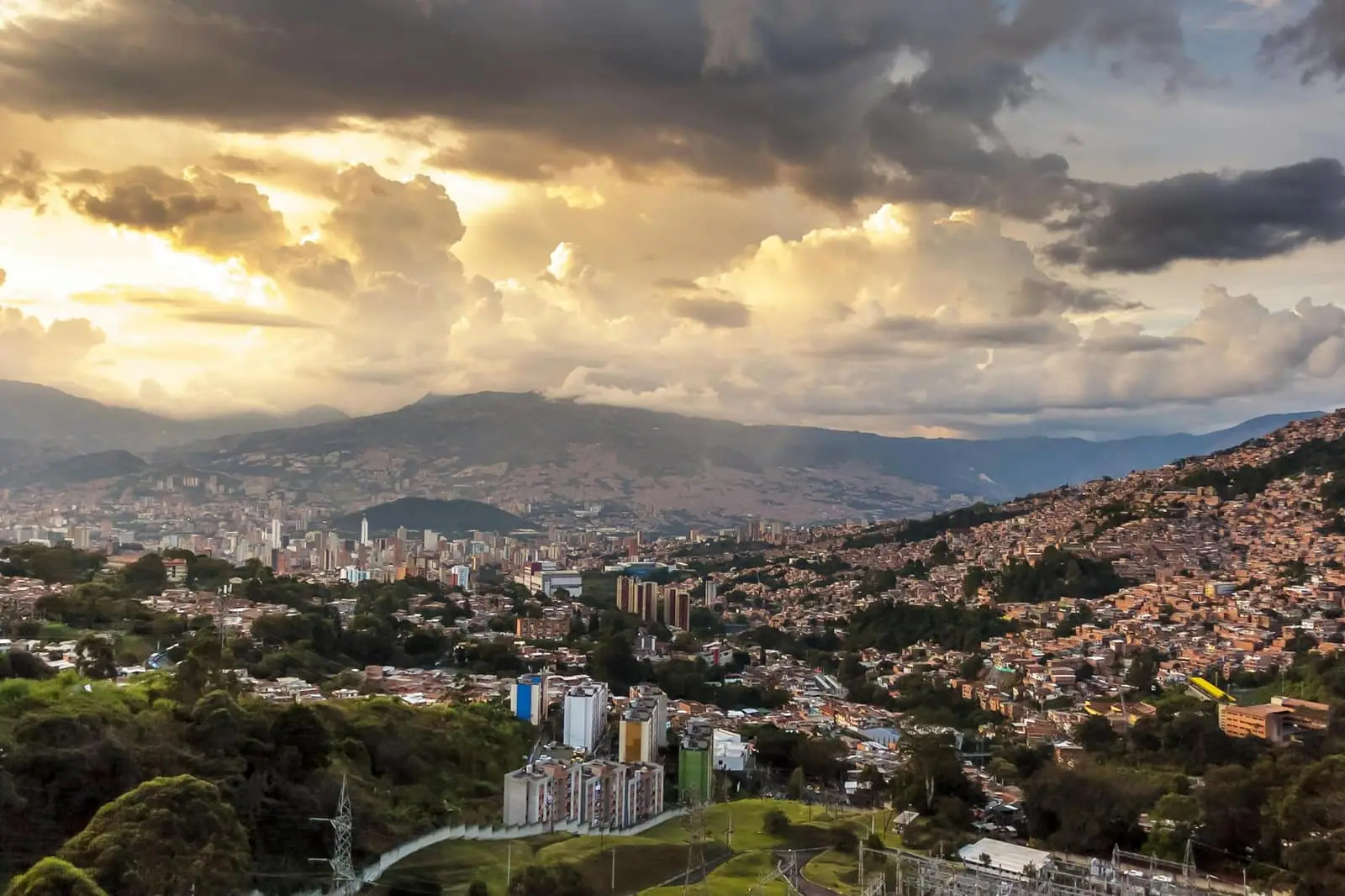 Dentista en Medellín — Smile Dental Center | Clínica Dental en El Poblado